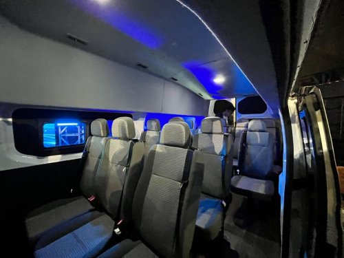 Tantang Toyota Hiace, Farizon SV Meluncur dengan Harga Rp 698 Juta