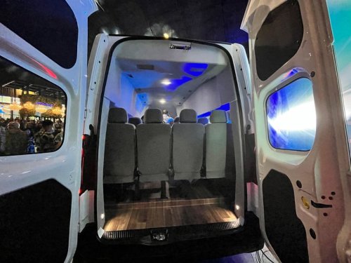 Tantang Toyota Hiace, Farizon SV Meluncur dengan Harga Rp 698 Juta