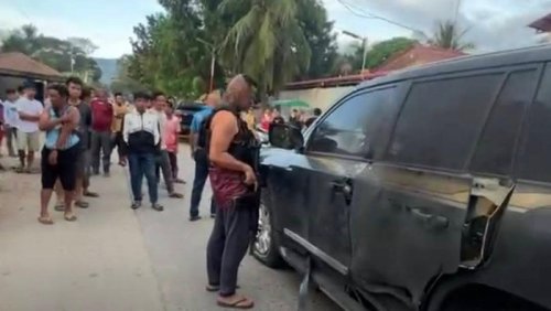 Ngeri! Land Cruiser Wali Kota di Filipina Ditembaki RPG