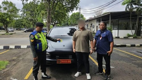 Asal Usul Mobil Porsche Pakai Pelat Dinas Kemhan, Ngakunya dari Orang Tua