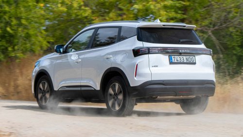 EBRO s400, al volante del SUV híbrido compacto español