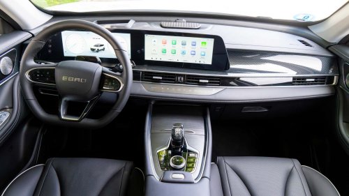 EBRO baja el precio del s700 PHEV a una cifra increíble