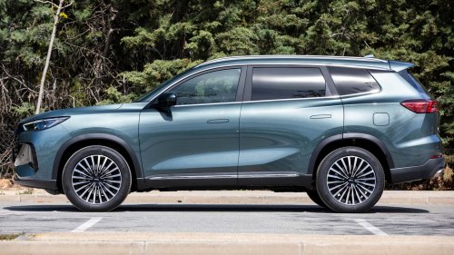 El EBRO s800 baja de precio por sorpresa y cuesta como un SUV compacto