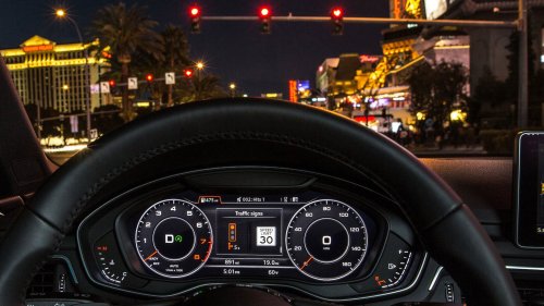 ‘My Mercedes Supposedly Has That': Traffic Light Expert Says Bentleys Can Predict When Lights Change Green. It Works—But How
