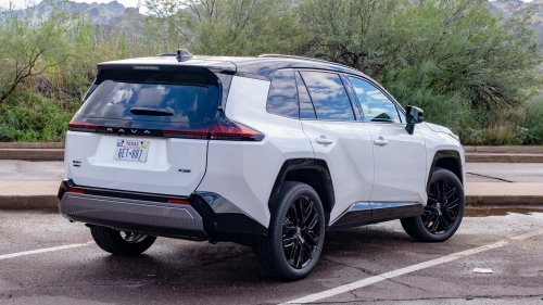 ‘$4,000 Off:’ Toyota Salesman Says He Has to Sell 30 RAV4s, 30 Camrys and Corollas by the End of the Month. Here’s Why