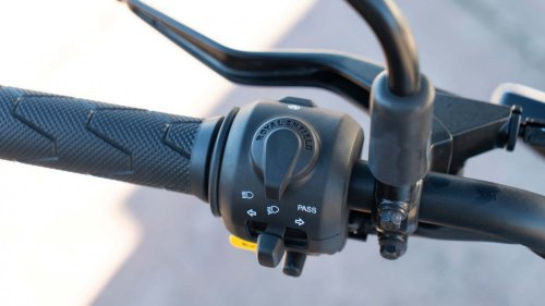 Royal Enfield Guerrilla 450, una naked para iniciarse con estilo