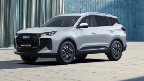 EBRO tiene un nuevo híbrido y va a por el Toyota Corolla Cross