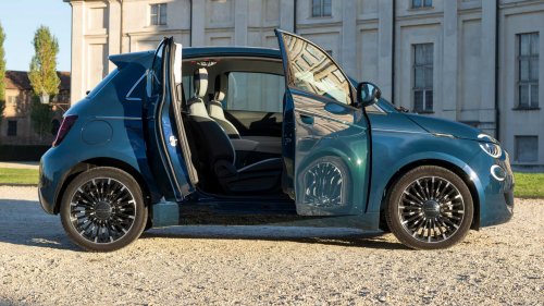 The New Fiat 500 With a Gas Engine Is Never In a Hurry