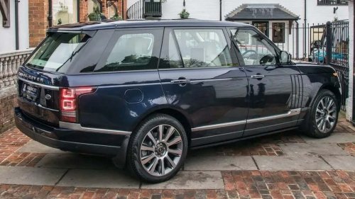 Man’s 2025 Range Rover Autobiography Makes Random Dangerous Stops. His Isn’t the Only One