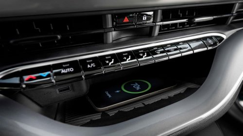 The New Fiat 500 With a Gas Engine Is Never In a Hurry