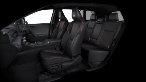 Le nouveau Toyota RAV4 PHEV fait ses débuts au Japon, aussi en GR SPORT