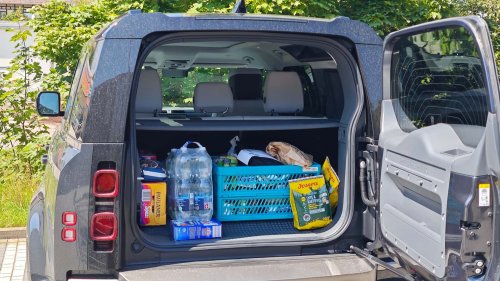 Land Rover Defender P300e im Test: Sanftmütiger Offroad-Gigant