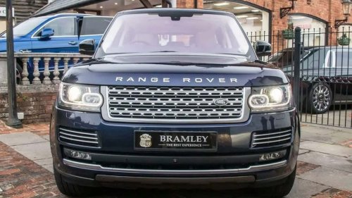 Man’s 2025 Range Rover Autobiography Makes Random Dangerous Stops. His Isn’t the Only One
