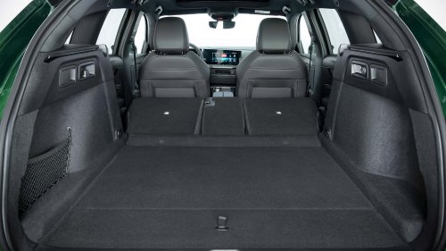 2026 Opel Astra Revealed: Facelift Brings a Light Bar and Smarter Headlights