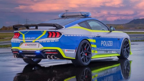 TUNE IT! SAFE! zeigt STEEDA Q500 Ford Mustang im Polizei-Look