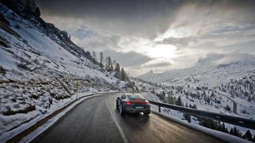 El Porsche 911 Dakar se toma unos días de descanso en los Dolomitas