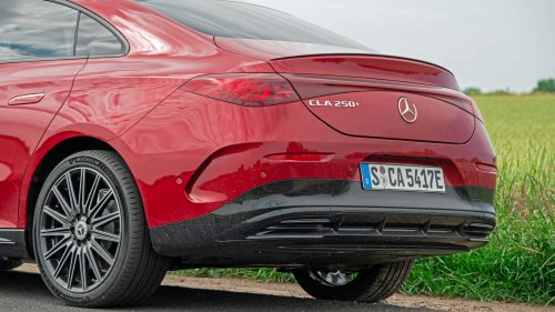 Mercedes-Benz CLA 2025: conducimos la cautivadora berlina