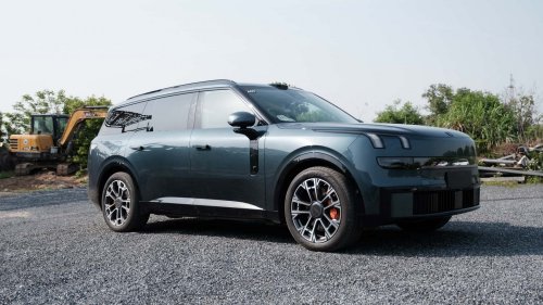 Lynk &amp; Co 900 Hybrid Mewah Bertenaga 845 HP yang Nyaman