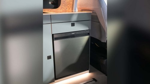 Motor diésel de 150 CV y base Ford o VW para esta camper con un gran techo desplegable