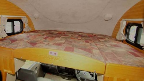 Las autocaravanas de ocasión en Japón molan: mira esta Mazda Bongo Camper