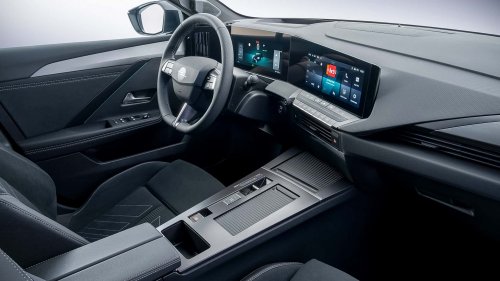 2026 Opel Astra Revealed: Facelift Brings a Light Bar and Smarter Headlights