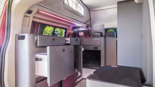 Ford Nugget celebra sus 40 años con una camper especial retro