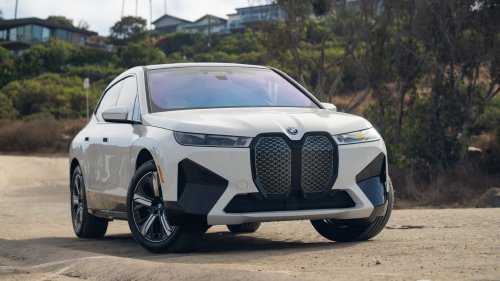 BMW Bertaruh pada Mobil Listrik dan Berhasil