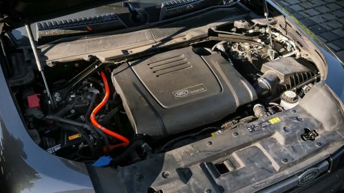 Land Rover Defender P300e im Test: Sanftmütiger Offroad-Gigant