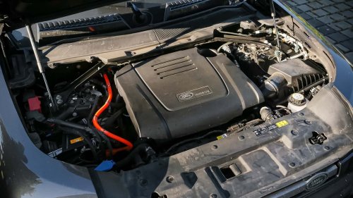 Land Rover Defender P300e im Test: Sanftmütiger Offroad-Gigant