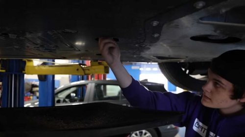 Woman Waits Over A Year To Get Her Oil Changed. Now She's Terrified the Techs Can Tell