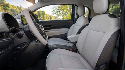 The New Fiat 500 With a Gas Engine Is Never In a Hurry