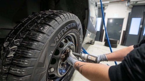 En Finlande, les pneus neige sont testés de cette manière