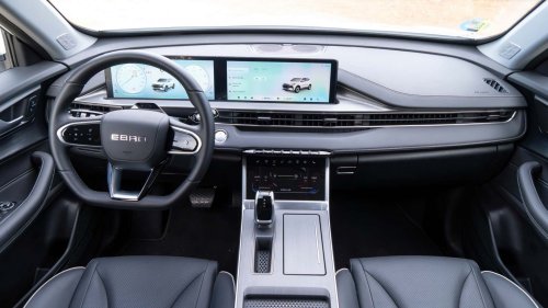 Desde 32.990 €, PHEV con 279 CV y 90 km eléctricos. Así es la oferta del Ebro s700