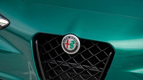 Al volante del Alfa Romeo Giulia QV 2026, una berlina deportiva de libro