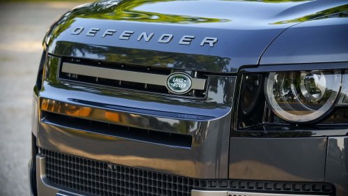 Land Rover Defender P300e im Test: Sanftmütiger Offroad-Gigant