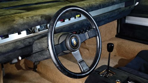 Lamborghini Bravo, un icono italiano con interior de Alcantara