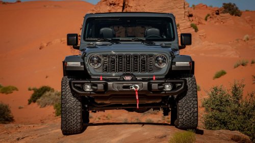 Jeep Driver Goes to Florida Target. Then She Sees One of Those Red Balls On the Loose, Wreaking Havoc In the Parking Lot