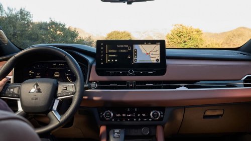 Woman Says Mitsubishi Outlander Has Features You Likely Don't Know About. Now People Are Sharing Experiences