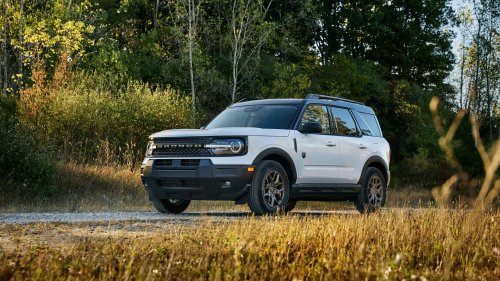 'Hoowwww?:' Woman Takes Roof Off Her Bronco. People Can’t Believe It Fits It In the Back