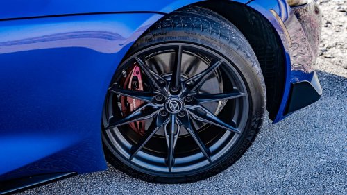 Man’s Toyota Supra Runs Out of Gas. Then He Notices Something Strange When Filling Up