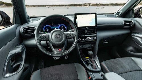 Nuevo Toyota Yaris Cross 2025: oferta SUV, Hybrid Eco, revisiones, garantía WOW