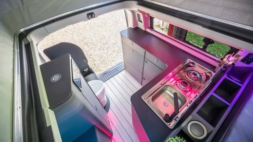 Ford Nugget celebra sus 40 años con una camper especial retro