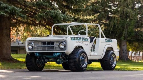 Un Ford Bronco sans freins avant est mis aux enchères