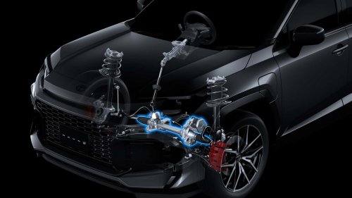 Le nouveau Toyota RAV4 PHEV fait ses débuts au Japon, aussi en GR SPORT