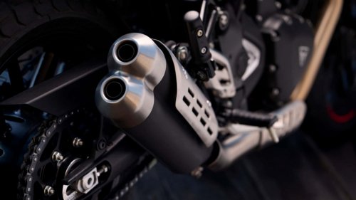 Triumph apunta a las naked de inicio con la Thruxton 400 y la Tracker 400