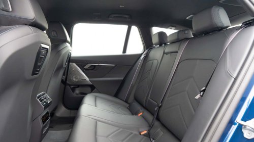 Al volante del BMW i5 eDrive40 Touring 2026, un familiar de futuro