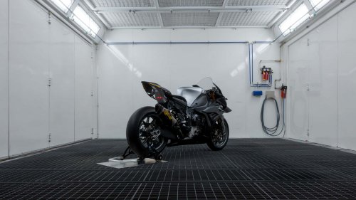 Superbike Baru dari BMW Padukan Tenaga dan Desain Indah