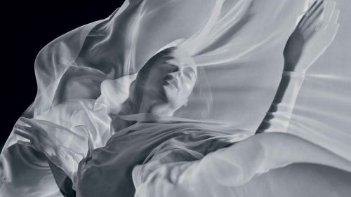 Le Calendrier Pirelli 2026 célèbre l'union entre l'homme et la nature