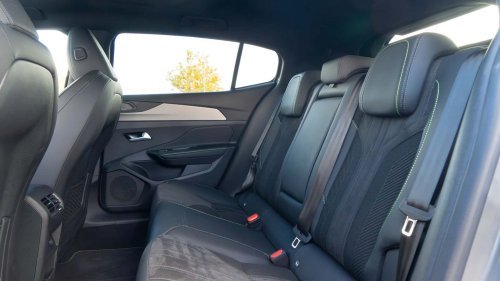 210 CV y 453 km de autonomía, para este crossover coupé de imagen deportiva