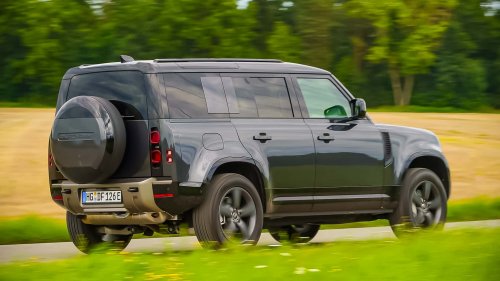 Land Rover Defender P300e im Test: Sanftmütiger Offroad-Gigant